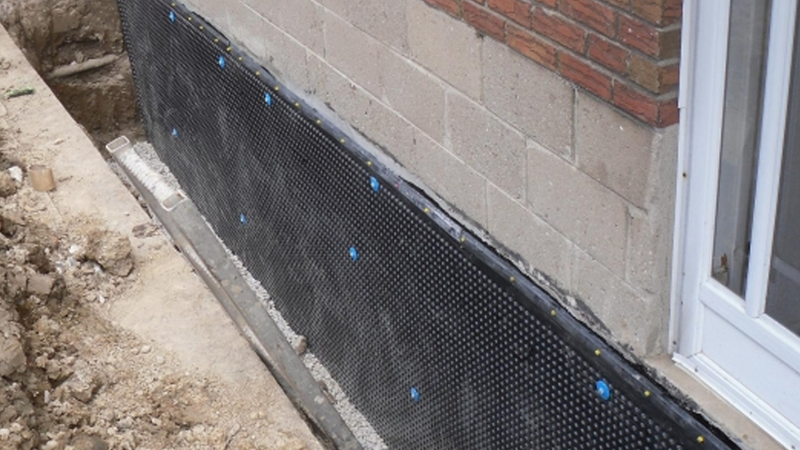 Isolation murale extérieure pour fondation maison.