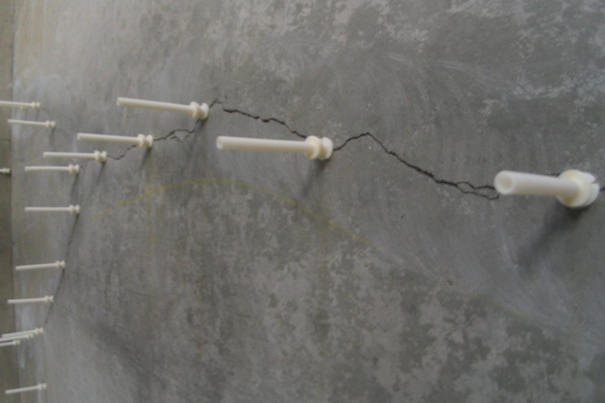 Injection de fissures dans mur en béton